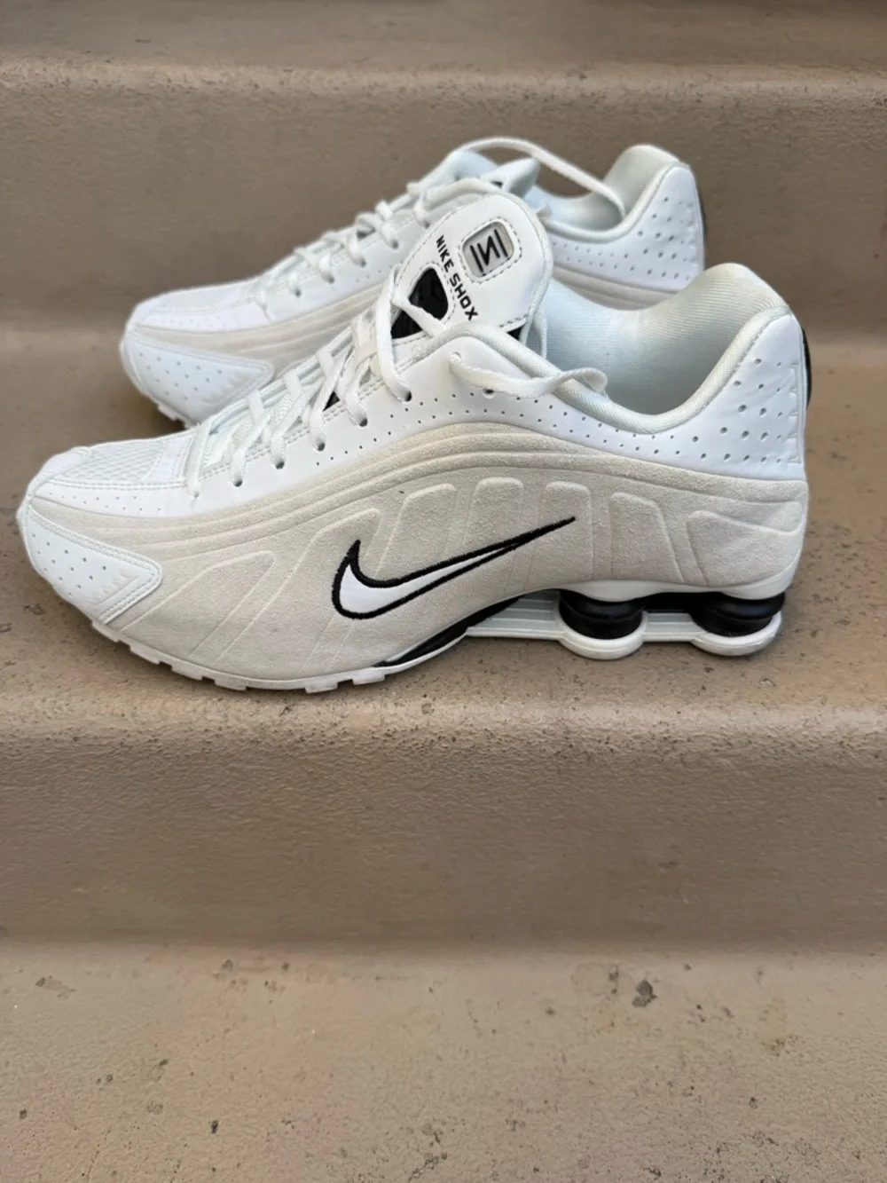 Nike Shox R4 Sneaker Women’s